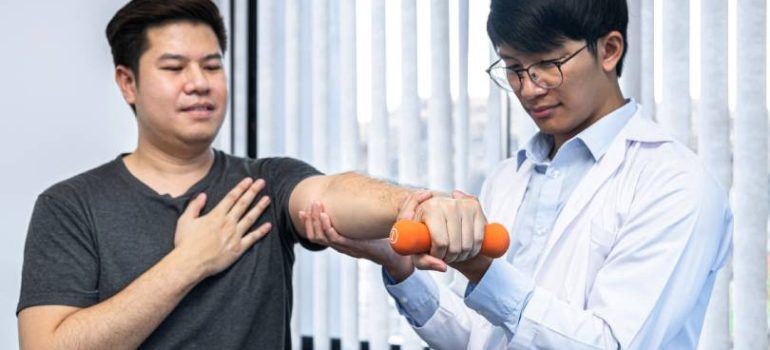 Best strengthening exercises for rotator cuff recovery.