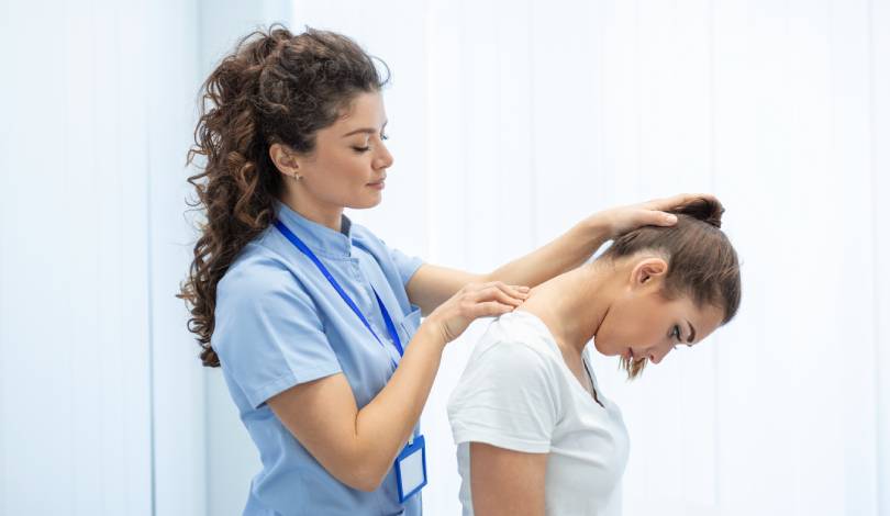 Neck physiotherapy session for postural correction