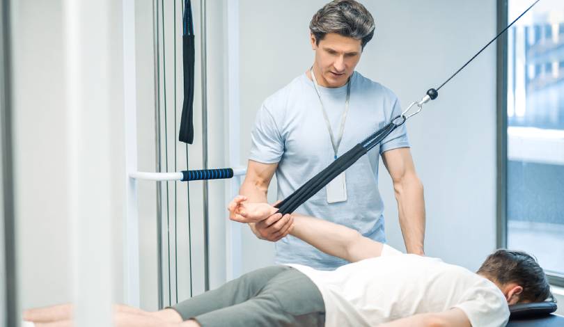 Shoulder physiotherapy session using pulley and bands