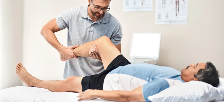 physiotherapy-exercise-for-knee-pain-session