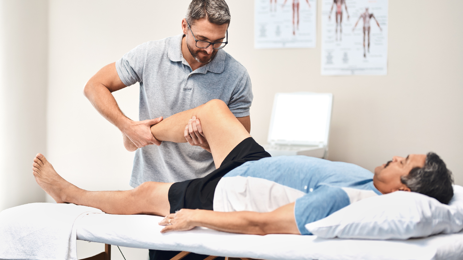 physiotherapy-exercise-for-knee-pain-session