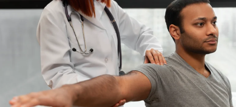 physiotherapy-session-for-arm-pain
