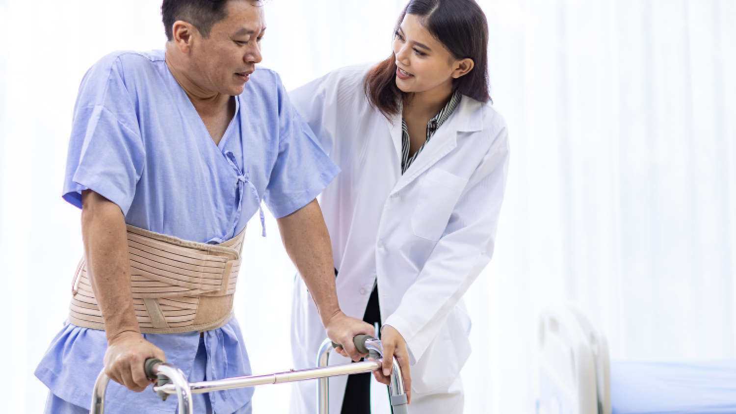 patient-undergoing-spinal-cord-physiotherapy-exercises
