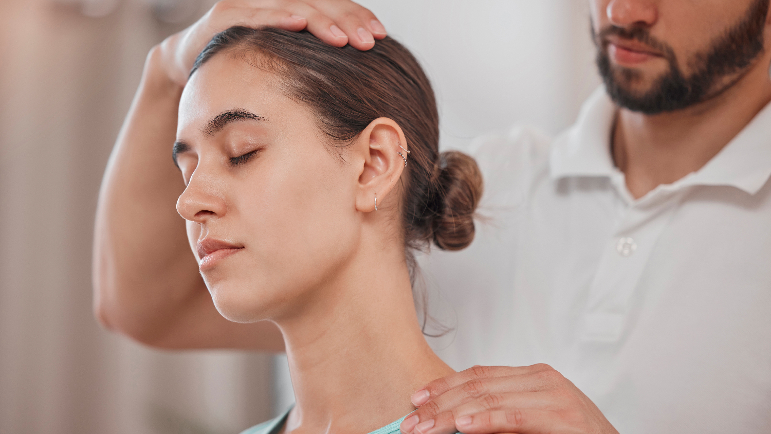 patient-demonstrating-deep-cervical-flexor-strengthening-exercise-guided-by-a-neck-physio