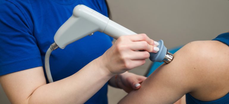 shoulder-physio-applying-ultrasound-modality-for-physio-for-shoulder-bursitis-inflammation