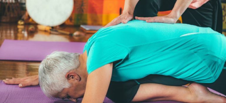 spinal-physio-demonstrating-a-gentle-spinal-flexion-exercise-for-spinal-stenosis-relief