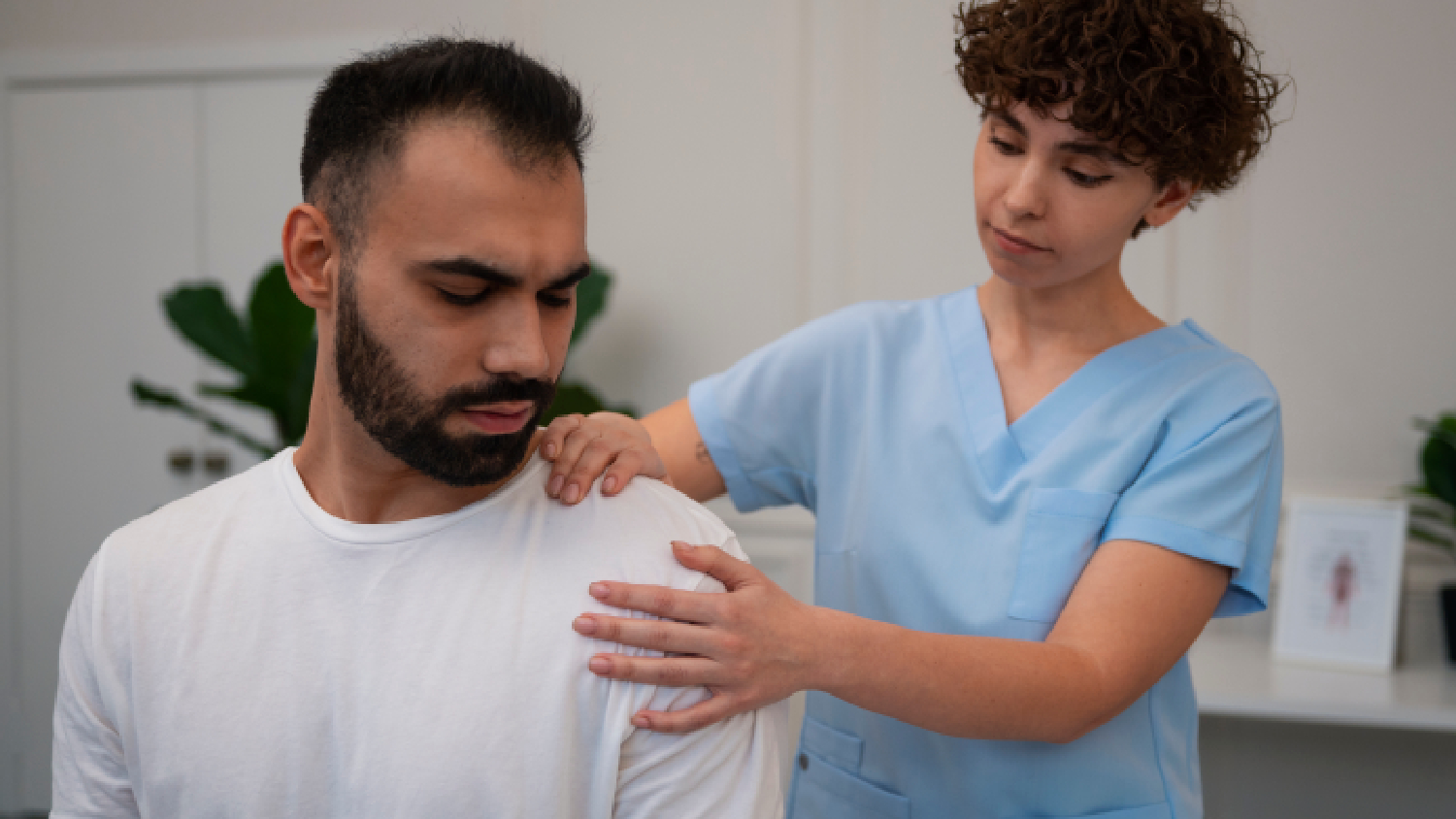 shoulder-physio-applying-ultrasound-modality-for-physio-for-shoulder-bursitis-inflammation