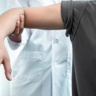 shoulder-physio-guiding-external-rotation-strengthening-exercise-for-rotator-cuff-injury