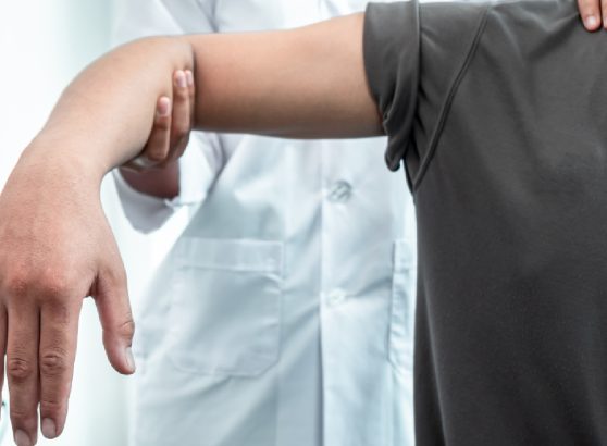 shoulder-physio-guiding-external-rotation-strengthening-exercise-for-rotator-cuff-injury