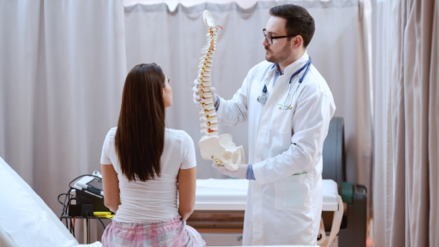spine-specialist-physical-therapy-guiding-a-patient-through-core-stability-testing