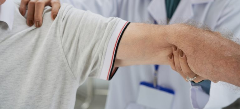 diagram-of-the-ball-and-socket-structure-of-the-shoulder-joint