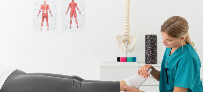 diagram-of-the-sciatic-nerve-running-from-the-lumbar-spine-down-to-the-foot