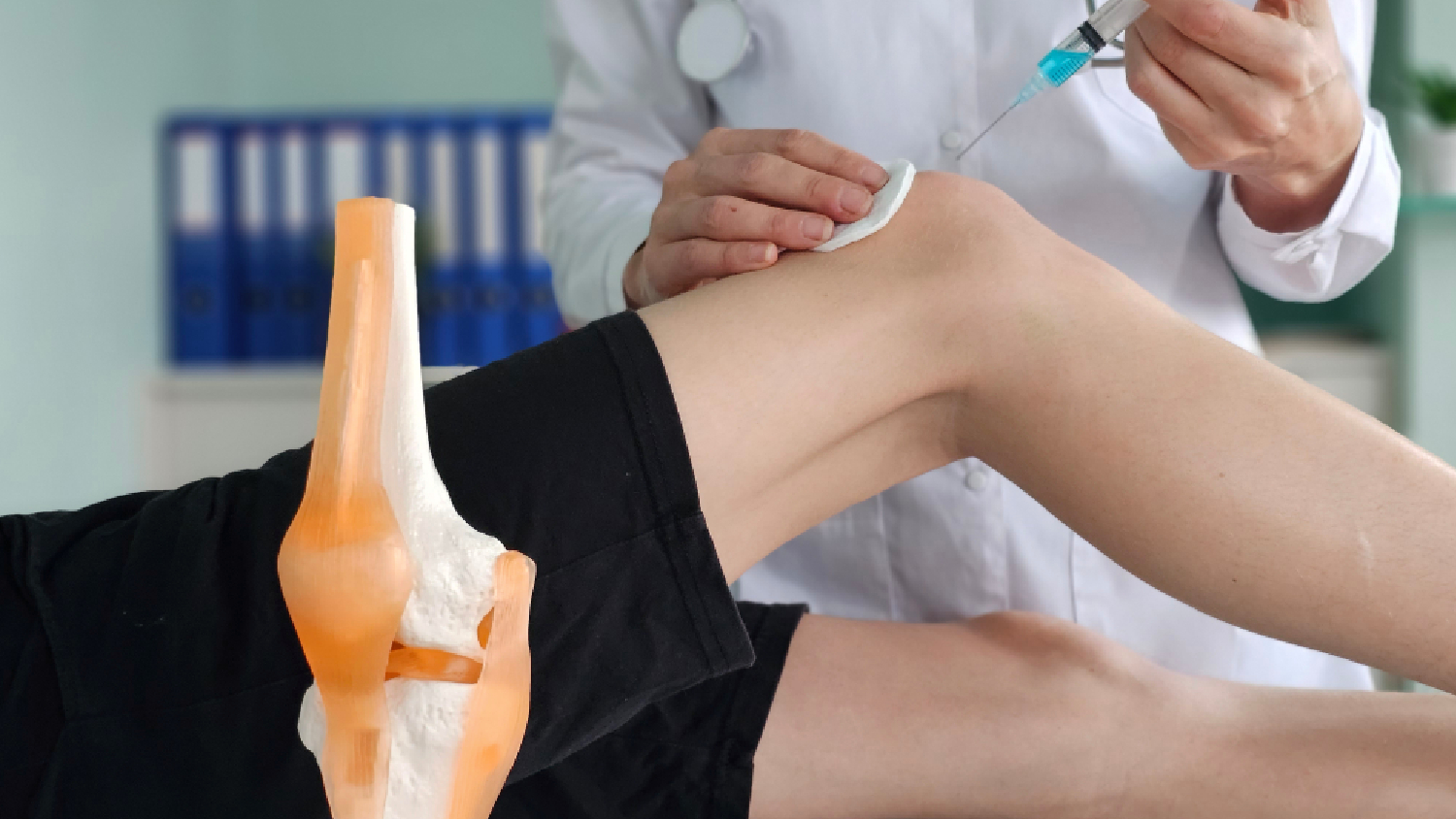 diagram-showing-the-preparation-of-prp-and-its-application-in-treating-knee-arthritis