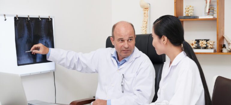 comparison-of-healthy-bone-matrix-versus-the-porous-structure-of-osteoporosis