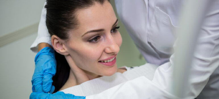 anatomical-view-of-the-neural-foramen-exit-and-nerve-root-compression