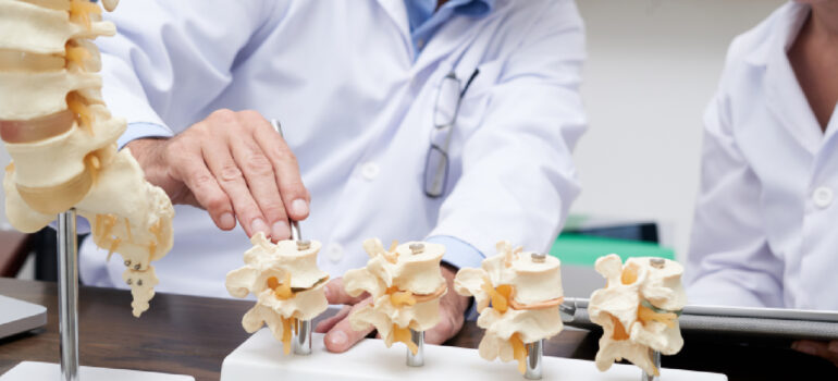 diagram-showing-a-healthy-vertebra-versus-a-wedge-shaped-compression-fracture-caused-by-osteoporosis