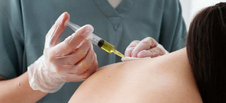 illustration-of-an-epidural-steroid-injection-reducing-inflammation-around-a-spinal-nerve-root
