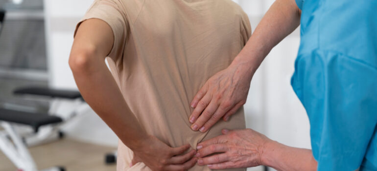 biomechanical-graphic-demonstrating-how-lumbar-flexion-widens-the-spinal-canal-compared-to-lumbar-extension